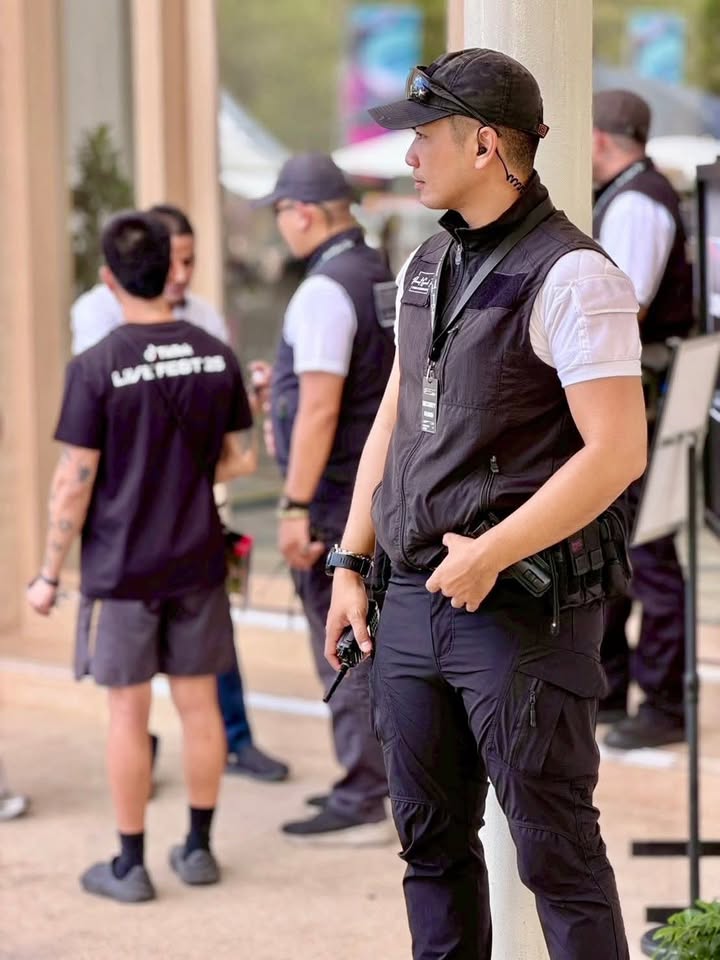 Close Protection Guard